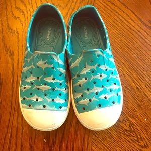 Toddler boy perforated water shoe-sharks size 10